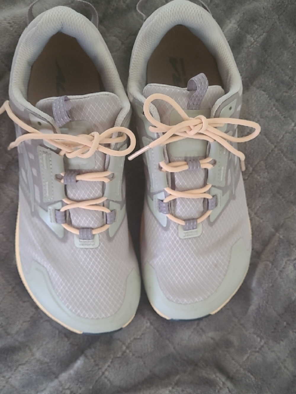 Altra Lone Peak GoreTex Women’s Running Shoes in Light Gray with Peach Laces - Picture 8 of 8